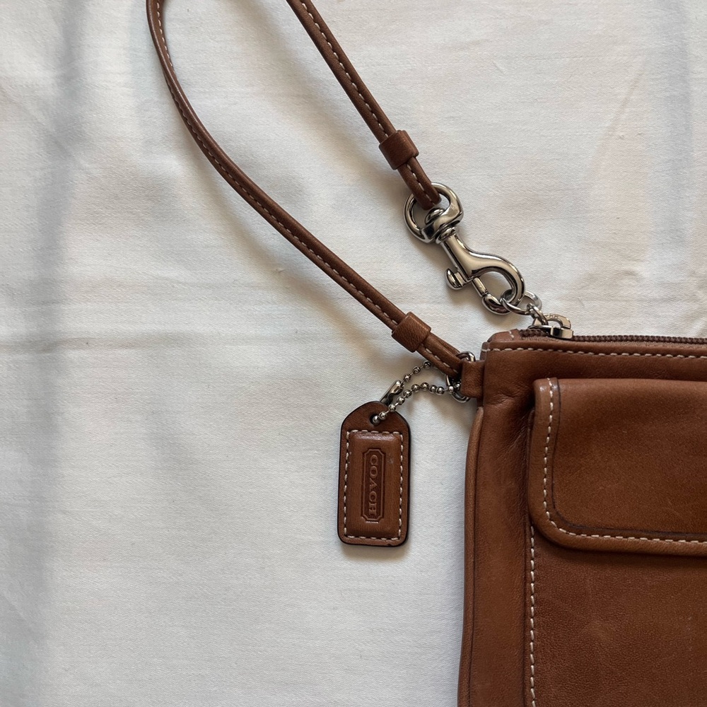 Coach Vintage Quality Smooth Leather Wristlet With Silver Hardware and Buckle - Picture 7 of 8